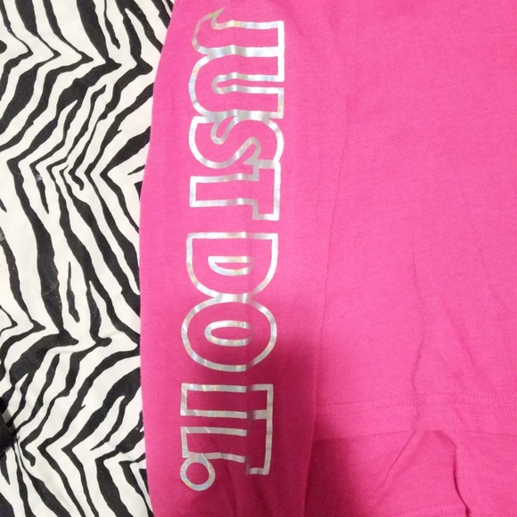 Nike top - Picture 3 of 3